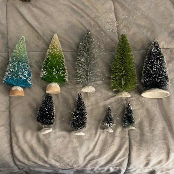 Christmas Decor- 9 bottle brush trees - Picture 1 of 4